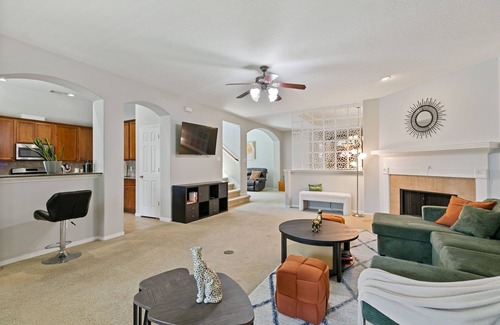 Pasadena House | Spacious 4-bedroom house in enchanting Pasadena with AC
