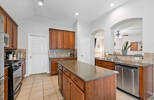 Pasadena House | Spacious 4-bedroom house in enchanting Pasadena with AC