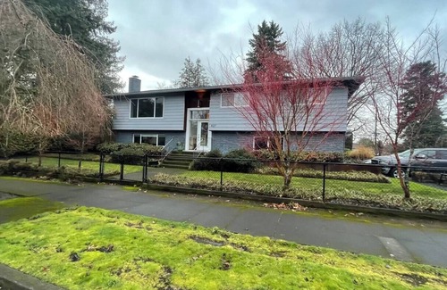 Reed House | Spacious 4-bedroom house with WiFi, AC in awesome Portland