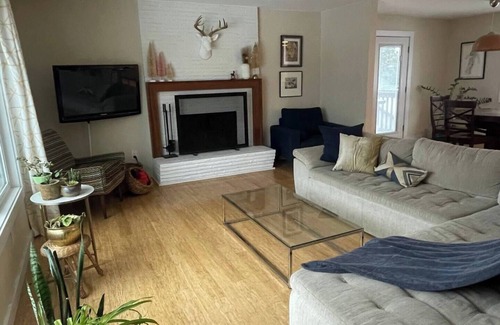 Reed House | Spacious 4-bedroom house with WiFi, AC in awesome Portland