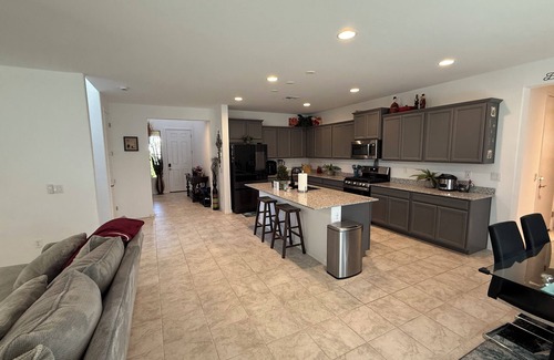 Surprise House | Spacious 4-bedroom house with AC, WiFi in charming Surprise