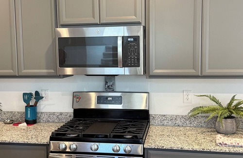 Surprise House | Spacious 4-bedroom house with AC, WiFi in charming Surprise