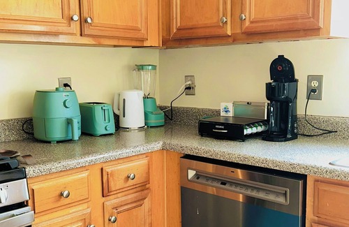 Cliftondale House | Spacious 4-bedroom house with AC, WiFi in peaceful quiet neighborhood in Atlanta
