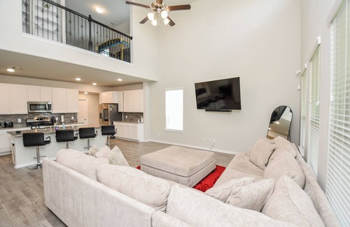 Houston House | Spacious 4-bedroom house with fitness room and WiFi in Houston