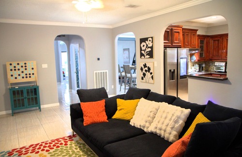 Barker House | Spacious 4-bedroom house with WiFi, AC, patio and pool in enchanting Houston