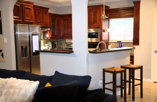 Barker House | Spacious 4-bedroom house with WiFi, AC, patio and pool in enchanting Houston