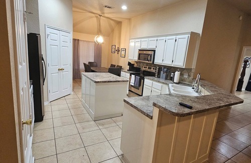 Killeen House | Spacious 4-bedroom house in fantastic Killeen with AC, WiFi