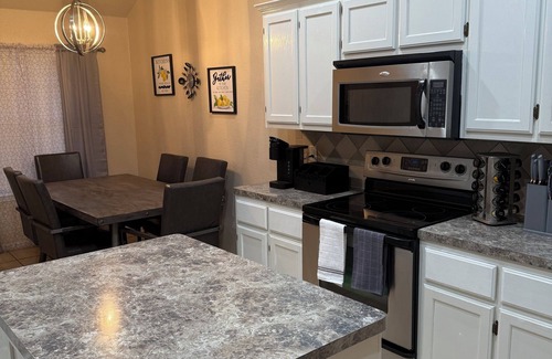 Killeen House | Spacious 4-bedroom house in fantastic Killeen with AC, WiFi
