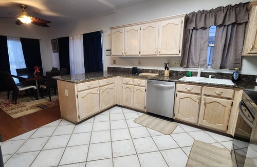 Harbor Town House | Spacious 4-bedroom House Perfect for Family weekend