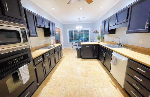 Ellendale House | Spacious 4-Bedroom Retreat with Game Room and Backyard BBQ