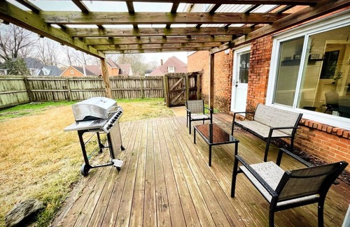 Ellendale House | Spacious 4-Bedroom Retreat with Game Room and Backyard BBQ