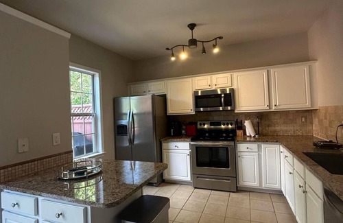 Atlanta House | Spacious 4-bedroom townhome with AC and WiFi in charming Smyrna