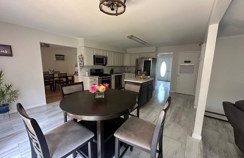 Farmingdale House | Spacious 4-bedroom townhome, 5 min walk from Bethpage Black