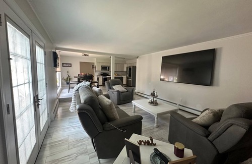 Farmingdale House | Spacious 4-bedroom townhome, 5 min walk from Bethpage Black