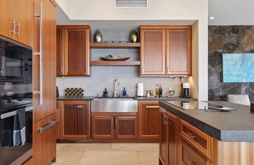 Kailua-Kona House | Spacious 4-bedroom house plus bunk room with WiFi and AC in charming Kailua-Kona