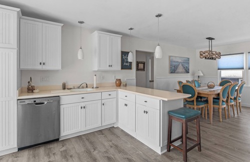 Ocean Beach House | Spacious 4-bedroom, 3 bath house in Ocean Beach with WiFi, AC