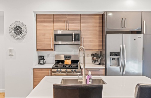Olde Kensington House | Spacious 4-bedroom house with HotTub&King Bed in phenomenal Philadelphia