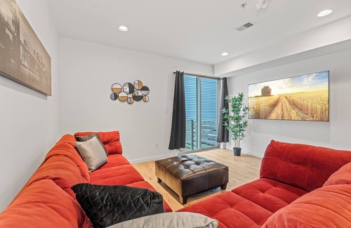 Olde Kensington House | Spacious 4-bedroom house with HotTub&King Bed in phenomenal Philadelphia