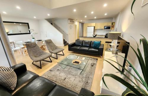 Adelaide Central Business District Apartment | Spacious 4 BR and 2 Bathrooms City Apartment