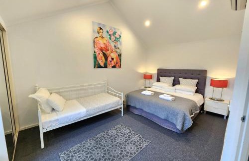 Adelaide Central Business District Apartment | Spacious 4 BR and 2 Bathrooms City Apartment