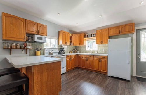 Victoria Road Cottage | Spacious 4 season cottage by Balsam Lake