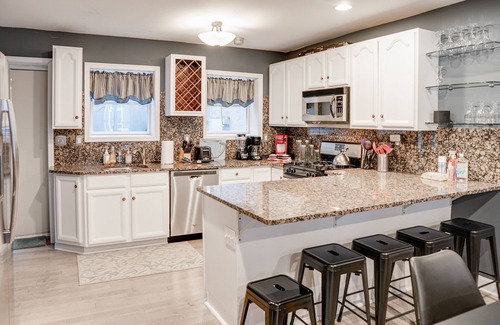 Graduate Hospital House | Spacious, 4BD/2.5 Bath. Great Walkable Location!