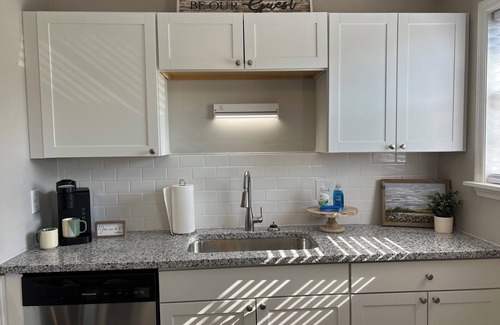 Martinez House | Spacious 4Bed/2Bath:Newly Refurbished: 2 Floors w/2 Living Rooms: 15 Min to GOLF