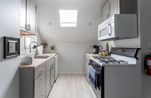 Constable Hook Apartment | Spacious 4BR 1BA Duplex Apartment Near NYC