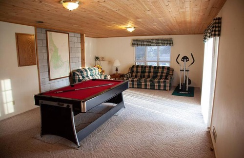 Driggs House | Spacious 4BR 3BA Convenient Downtown Driggs House