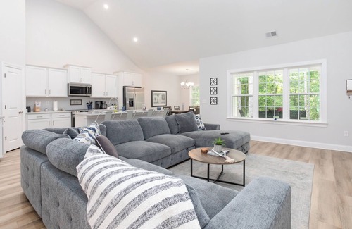 Pawleys Island House | Spacious 4BR, 3BA Pawleys Island vacation rental near beaches and top-rated golf courses like Caledonia and True Blue—ideal for coastal getaways, golf trips, and family beach vacations.