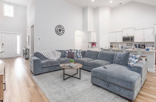 Pawleys Island House | Spacious 4BR, 3BA Pawleys Island vacation rental near beaches and top-rated golf courses like Caledonia and True Blue—ideal for coastal getaways, golf trips, and family beach vacations.