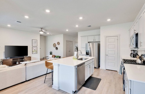 McNeil House | Spacious 4BR 3BA w/gameroom near DT/UT/Domain