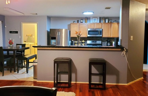 Houston House | Spacious 4BR Getaway - Theater, PS5, Pool Table