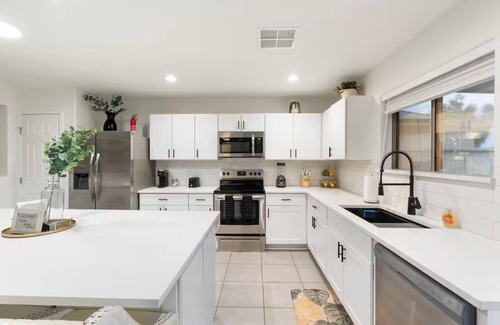Eloy House | Spacious 4BR Retreat with Pool & Comfort in Arizona City