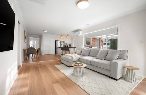 Tatton House | Spacious 4BR Retreat in Ideal Suburb of Tatton - Pet Friendly