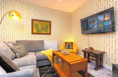 Liverpool House | Spacious 5 Bed House, ideal base for groups, free parking, great location