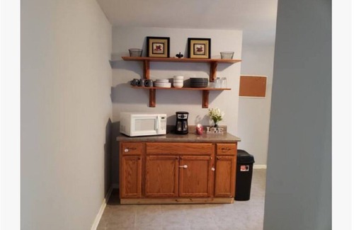 Tobyhanna House | Spacious 5 Bed Room King Beds, Private backyard