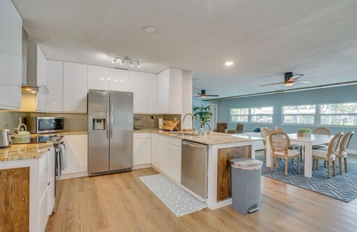 Lochmoor Waterway Estates House | Spacious 5-bedroom house in North Ft Myers Home On The Canal