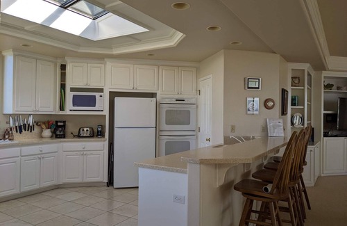 Bodega Bay House | Spacious 5-bedrm home:Ocean Views,hot tub,BBQ,pool & ping pong tables, fast wifi