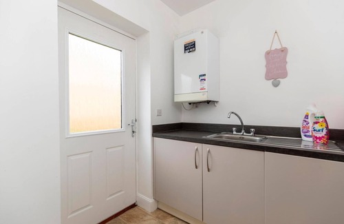 Middlesbrough House | Spacious 5-Bedroom Family Home with Modern Amenities