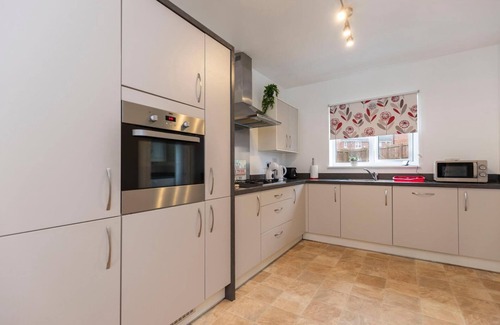 Middlesbrough House | Spacious 5-Bedroom Family Home with Modern Amenities