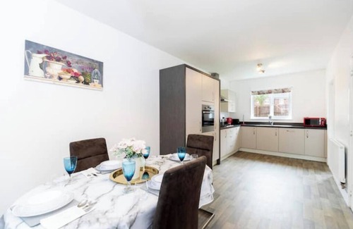 Middlesbrough House | Spacious 5-Bedroom Family Home with Modern Amenities