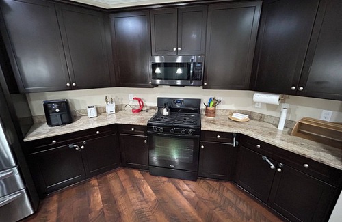 Fuquay-Varina House | Spacious 5-bedroom house in charming Raleigh suburb in Fuquay-Varina wt WiFi, AC