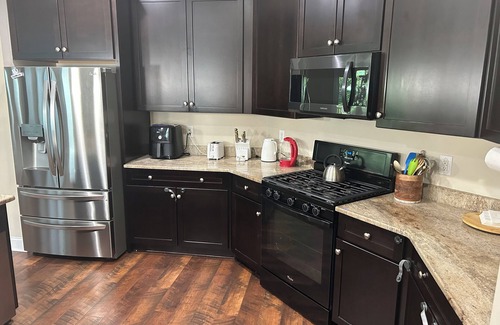 Fuquay-Varina House | Spacious 5-bedroom house in charming Raleigh suburb in Fuquay-Varina wt WiFi, AC