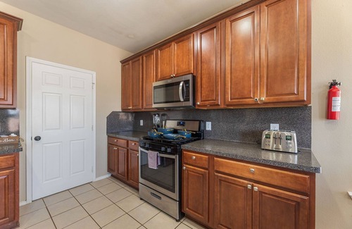 South Arlington House | Spacious 5-bedroom, 2 Game Rooms, Theater, andDeck