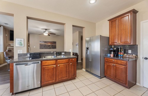 South Arlington House | Spacious 5-bedroom, 2 Game Rooms, Theater, andDeck