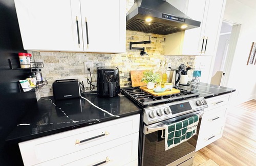 Lawrenceville House | Spacious 5-bedroom house in awesome Lawrenceville with AC