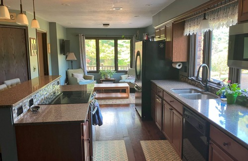 Howell House | Spacious 5-bedroom, 4 bath house on 10 acres in Charming Hartland
