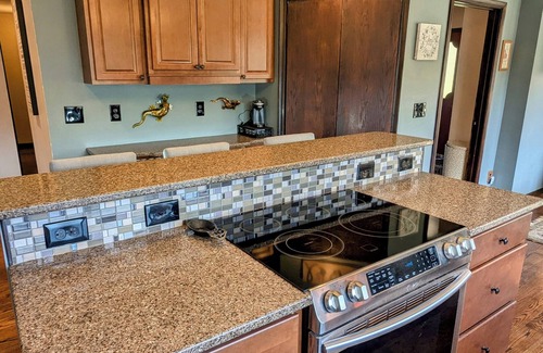 Howell House | Spacious 5-bedroom, 4 bath house on 10 acres in Charming Hartland