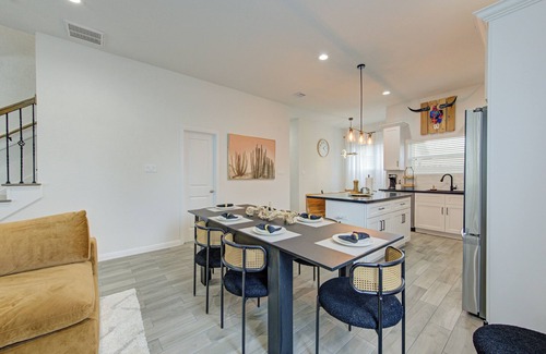 Southeast Houston House | Spacious 5-bedroom 7 beds house with WiFi, AC in charming Houston